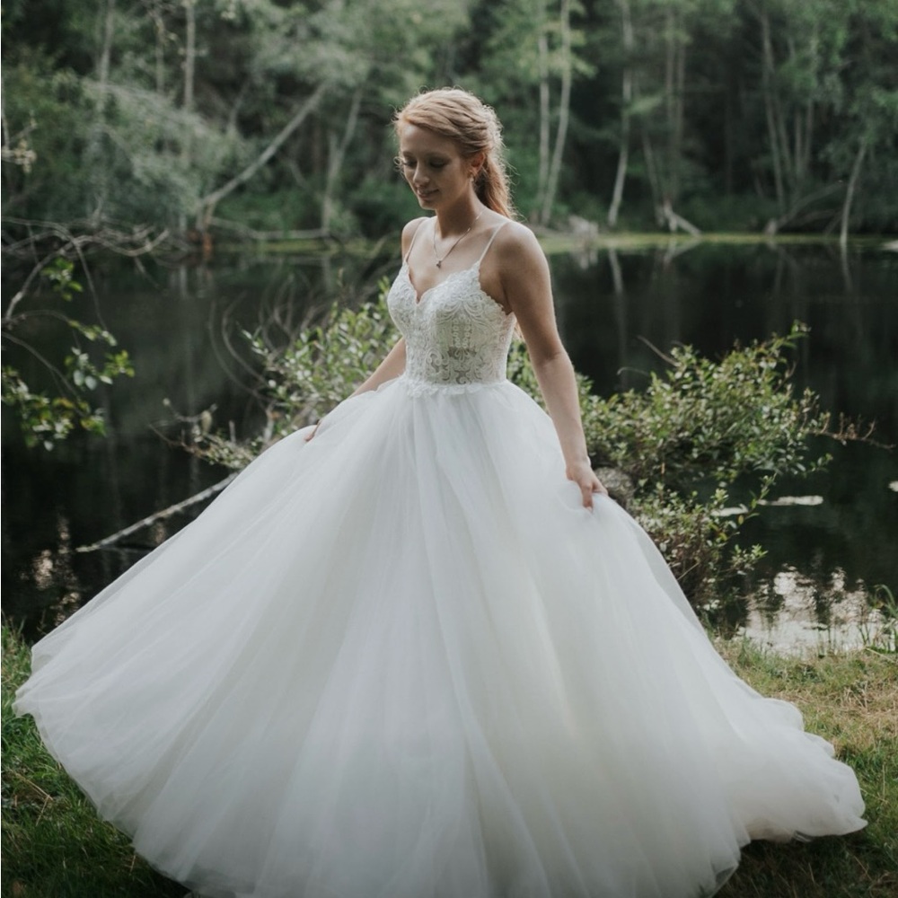 Stella York 6701 Lace and Tule
Wedding Dress